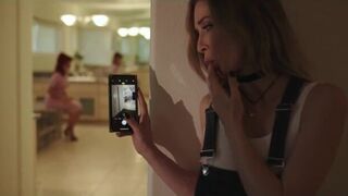 Транс с большой жопой трахает киску девушки порно